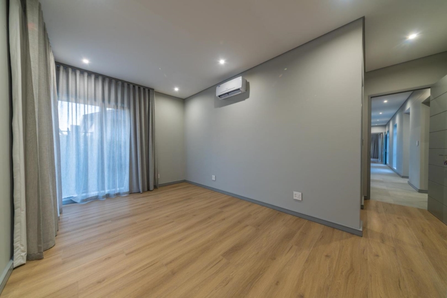 To Let 4 Bedroom Property for Rent in Val De Vie Estate Western Cape
